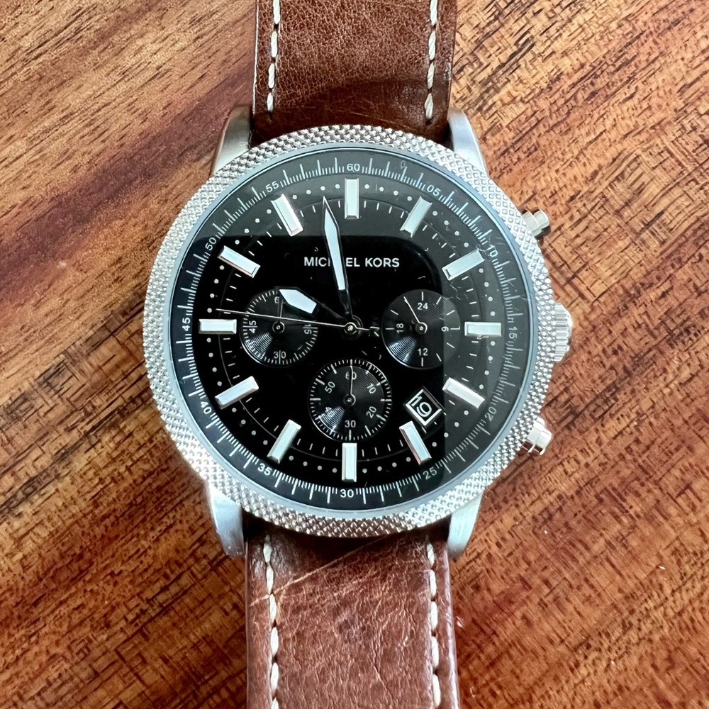 MICHAEL KORS Oversized Hutton Silver-Tone and Leather Watch (Style# MK8955)